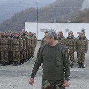 Armeniens president Serzj Sargsian besöker Nagorno-Karabach år 2010.