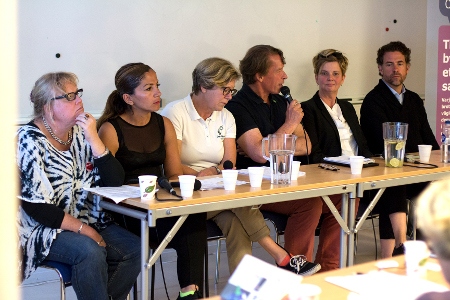  Från vänster: Eva Jonsson, Gulan Avci, Åsa Witkowski, Mats Pertoft, Madelaine Seidlitz och  Mikael Ribbenvik.                                                                                            
