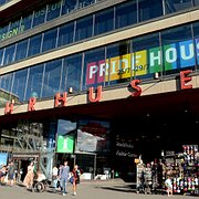 Säkerheten på Kulturhuset i Stockholm ifrågasattes under Prideveckan då Jan Sjunnesson tillsammans med andra deltagare i Järva Pride besökte Kulturhuset.