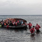 Flyktingar och migranter anländer till den grekiska ön Lesbos i januari 2016.