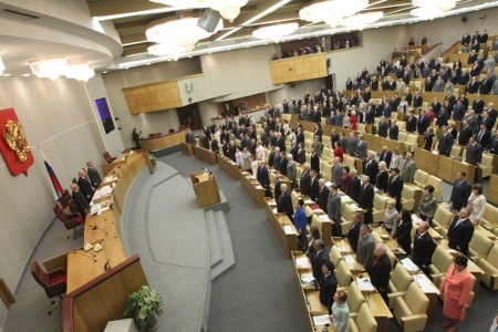 Efter valet i september har Putins Enade Ryssland 343 mandat. Kommunistpartiet har 42 mandat och högerextrema Liberaldemokraterna 39 mandat.