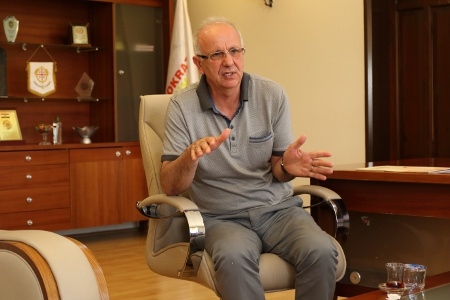 Hilmi Aydoğdu från Demokratiska samhällskongressen, KCD, i Diyarbakir vill ha ett kurdiskt självstyre som i norra Syrien. 