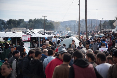 Idomeni vid gränsen mellan Grekland och Makedonien i mars 2016 när 13 000 flyktingar samlades vid den stängda gränsen.