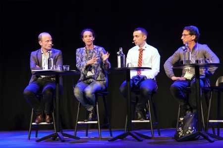 Morten Kjaerum, chef Raoul Wallenberg-institutet, Petra Kahn Nord, Judiska Ungdomsförbundet, Bassem Nasr, Miljöpartiet Malmö och Peter Vig, lärare och medlem i Judiska församlingen i Malmö, diskuterade antisemitismen i Europa.