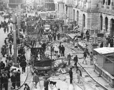 Förödelsen i Bogotá den 15 april 1948 efter kravallerna som bröt ut sedan det liberala partiets ledare Jorge Eliécer Gaitán hade mördats.