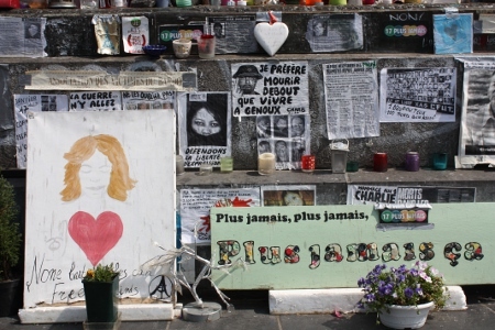 LAND I SORG. Place de la République i centrala Paris blev en samlingspunkt för fransmännen efter terrorattackerna.