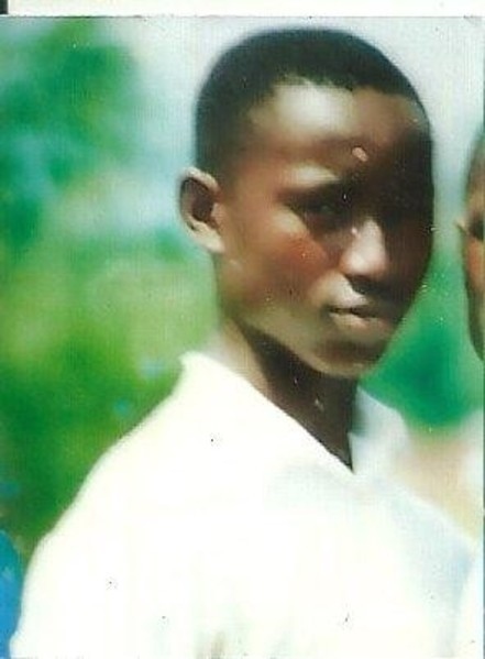 En ung Moses Akatugba.