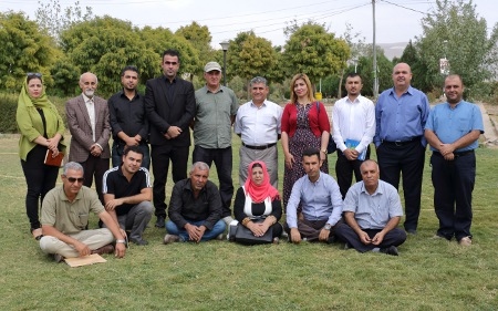 Det kurdiska lärarförbundet går med i demonstrationerna och många av dess medlemmar deltar också i strejken.