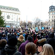 Tusentals personer slöt upp vid samlingen på Norrmalmstorg i Stockholm.