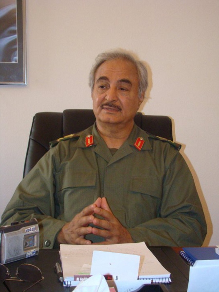 Krigsherren Khalifa Haftar har slagits på olika sidor i Libyen sedan 1969. Nu söker han ryskt stöd.