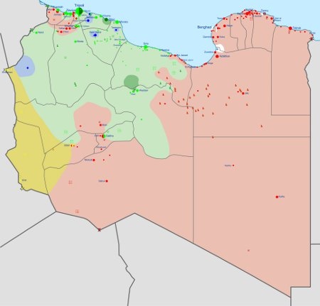 De gröna delarna av Libyen kontrolleras av regeringen i Tobruk vid gränsen till Egypten. Khalifa Haftars LNA är den starkaste styrkan här. De ljusgröna delarna kontrolleras av den FN-stödda GNA-regeringen i Tripoli.