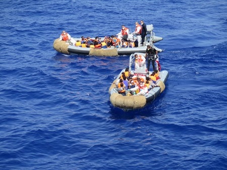 Det italienska fartyget Virginio Fasan räddade den 14 augusti 2014 1 004 flyktingar och migranter i vattnet mellan Italien och Libyen. Den 13 januari i år rapporterades att omkring 100 personer dött i en ny katastrof utanför Libyens kust.