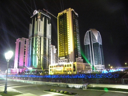 Ramzan Kadyrov har satsat på att skapa en ny bild av huvudstaden Groznyj. Här är Groznyj City Towers.