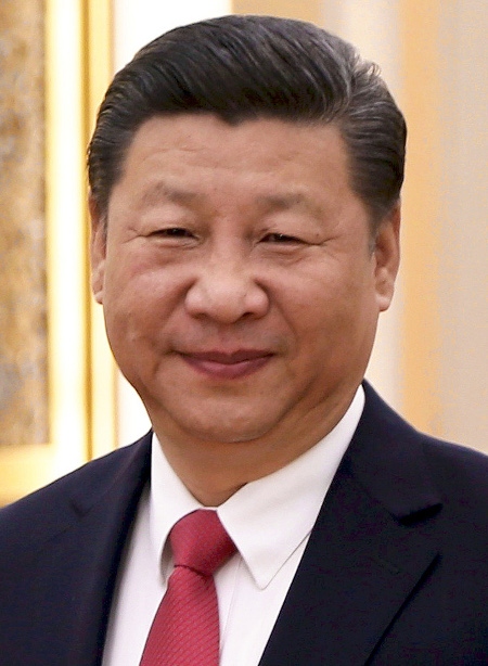 64-årige Xi Jinping har gjort karriär inom kommunistpartiet och blev ledamot av politbyrån år 2007. I mars 2013 tillträdde han som president. Han är också partiledare och ordförande i Militärkommissionen. 