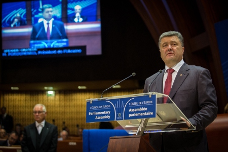 President Petro Porosjenko vid ett framträdande i Europarådet. 