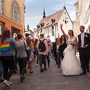  Prideparaden i Tallinn den 8 juli blev en succé. Många hälsade paraden med jubel och applåder.