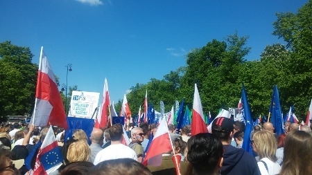 KOD, Kommittén för demokratins försvar, i demonstration den 7 maj 2016 mot Lag och rättvisas politik.  