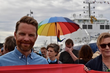 Hans Linde, ordförande i RFSU, och Maria Andersson (solglasögon), generalsekreterare i RFSU, deltog i paraden.