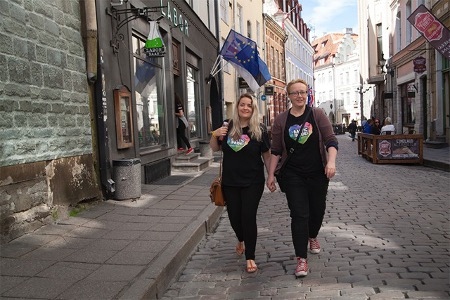 Kristel och Aili tycker att kritiken mot partnerskapslagen i Estland är överdriven.