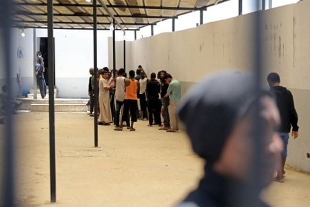UNHCR:s chef Filippo Grandi besökte 21 maj Libyen. Han besökte då förvaret Tariq al-Sikka i huvudstaden Tripoli där migranter hålls. 
