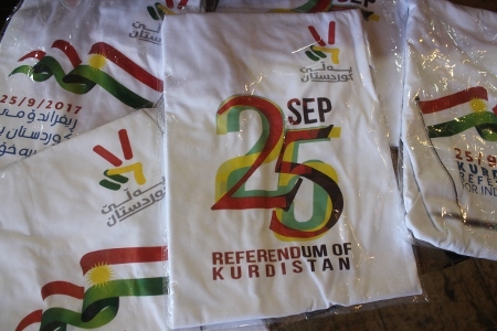 Den 25 september är folkomröstning om självständighet för irakiska Kurdistan utlyst. Omvärldens reaktioner är negativa. Medan de flesta kurderna vill ha självständighet råder oenighet om tidpunkten.