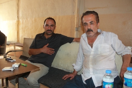 41-årige Salar Bashar (till vänster) och 54-årige bagaren Sherwan Othman är anhängare till KRG:s president Barzani och hans parti KDP. De ser enbart fördelar om KRG blir självständigt.