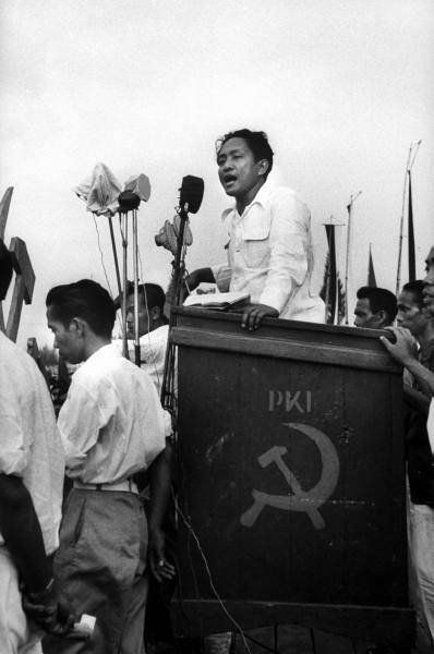  PKI:s ledare D N Adit håller valtal 1955. Han dödades under hösten 1965. 