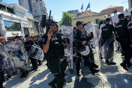  För tredje året i rad stoppades Pride i Istanbul den 25 juni av polisen. Tidigare år har tiotusentals personer deltagit. 