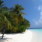 Turismen är en viktig inkomstkälla för Maldiverna. Nu uppmanar den brittiske entreprenören Richard Branson resebyråer att stoppa resor om Maldiverna börjar avrätta dödsdömda fångar.