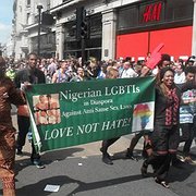 Nigerianer protesterar under London Pride år 2013 mot SSPMA, den lag som vidgar brottsrubriceringarna.