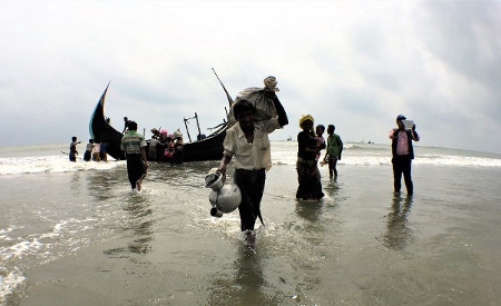 Flyktingar anländer till byn Shamlapur i Bangladesh 6 september 2017.