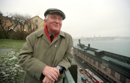 Hans Alfredson på Fjällgatan på Söder i Stockholm 1 december 1997.