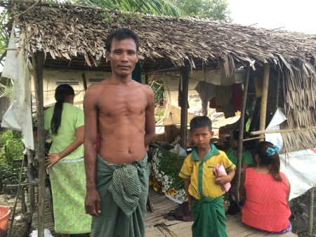 Denna före detta soldat bor i byn Dalla och säger att han ogillar muslimer på grund av situationen i delstaten Rakhine.