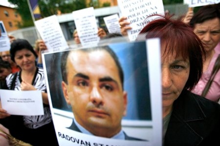Kvinnor protesterar i Sarajevo den 30 maj 2007 mot att Radovan Stankovic lyckats rymma från ett fängelse i Foca. Han greps igen år 2012 och avtjänar nu ett 20-årigt fängelsestraff för massvåldtäkter och tortyr i Foca 1992.
