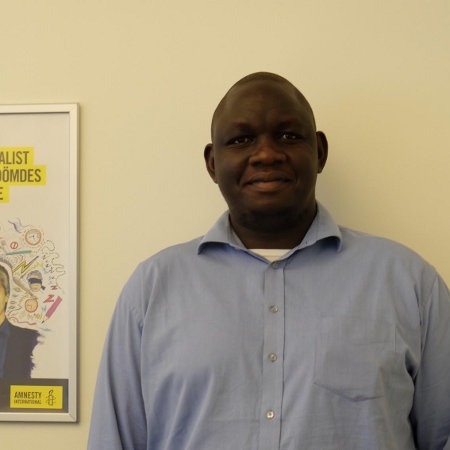 Victor Nyamori på besök hos Amnesty i Stockholm.