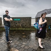  Än idag syns skotthålen från decembermorden i en vägg på Fort Zeelandia i Paramaribo. Fortet är ett populärt besöksmål för holländska turister.