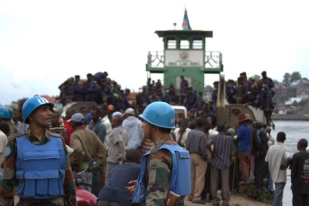  FN-soldater i staden Goma i östra delen av Demokratiska republiken Kongo. I FN:s fredsbevarande styrkor dominerar män.