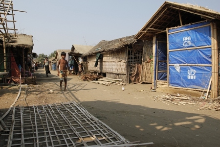 Läger i Sittwe i Rakhine som uppfördes efter oroligheterna år 2012 för flyende rohingya. Bilden togs i mars 2016. Amnesty uppger i en rapport den 21 november att rohingya utsätts för en diskriminering som kan betecknas som apartheid.