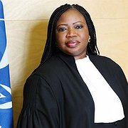 ICC:s chefsåklagare Fatou Bensouda begär att få öppna en undersökning om Afghanistan. 