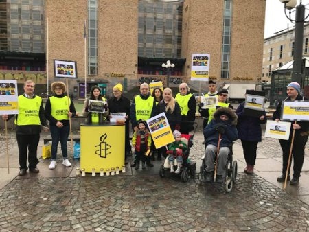 Manifestation på Medborgarplatsen i Stockholm den 18 november i protest mot rättegången i Turkiet mot de tio människorättsförsvararna och Taner Kılıç.