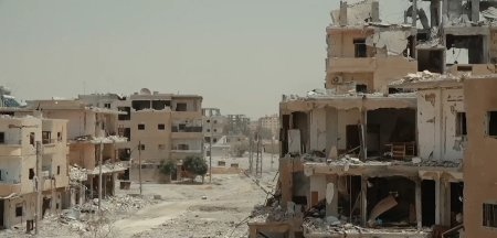 Tusentals jihadister från hela världen reste till Raqqa i Syrien som var kalifatets huvudstad. I oktober 2017 intogs staden av SDF-milisen med stöd av bland andra USA.