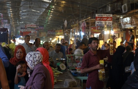Livet har återvänt till marknadsplatser och gator i östra Mosul. Men i västra Mosul är situationen ännu tvärtom.