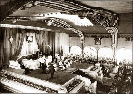  Den formella ceremonin när dåvarande Ceylons första parlament öppnades 4 februari 1948 med D.S. Senanayake från UNP som premiärminister.