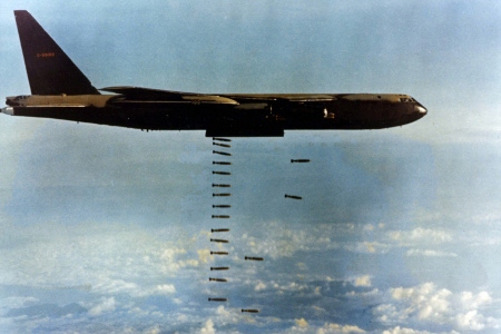 Bombmattor över Kambodja. 1969-1973 utsattes Kambodja för intensiva bombningar av USA där B52-or användes flitigt.