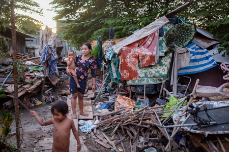  Landgrabbing är en stort problem i Kambodja. Denna familj i Phnom Penh är en av många som har vräkts. 