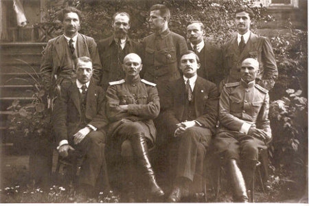Regeringen i den vitryska folkrepubliken 1918. Efter att bolsjevikerna 1921 bildat den vitryska sovjetrepubliken, som 1922 blev en del av Sovjetunionen, bildades en exilregering.
