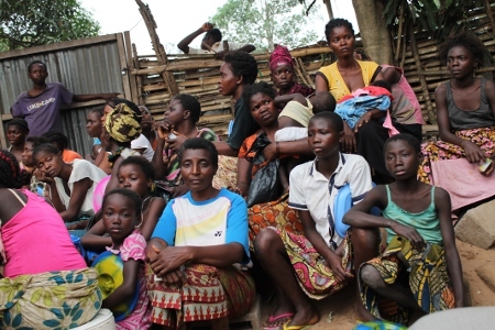 Kvinnliga flyktingar i Kikwit i Kongo.