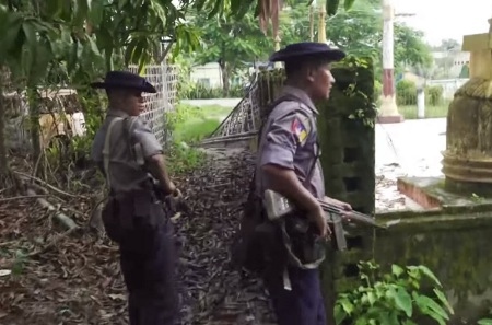 Burmesisk polis i Maungdaw i norra Rakhine i september 2017.