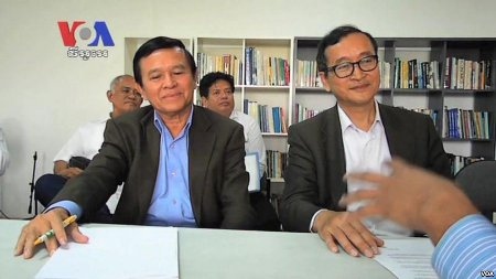 Möte år 2012 för gemensam opposition: Kem Sokha, nu fängslad, och Sam Rainsy, nu i exil i Paris. 