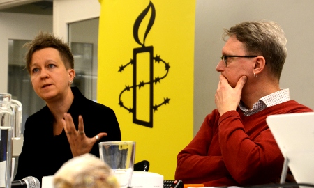 Ulrika Westerlund leder den statliga utredningen ”Stärkt ställning och bättre levnadsvillkor för transpersoner” som nu är ute på remissrunda. Frank Johansson är verksamhetschef för Amnesty i Finland.